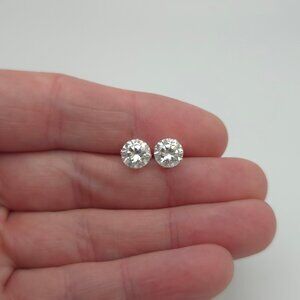 Sterling Silver Bright Round Cubic Zirconia Stud Earrings A516